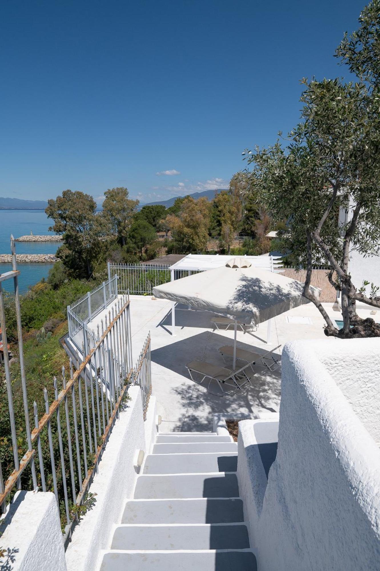 Pouletis Family Apartments - Akroyali Seaview Getaways Kalamáta Buitenkant foto