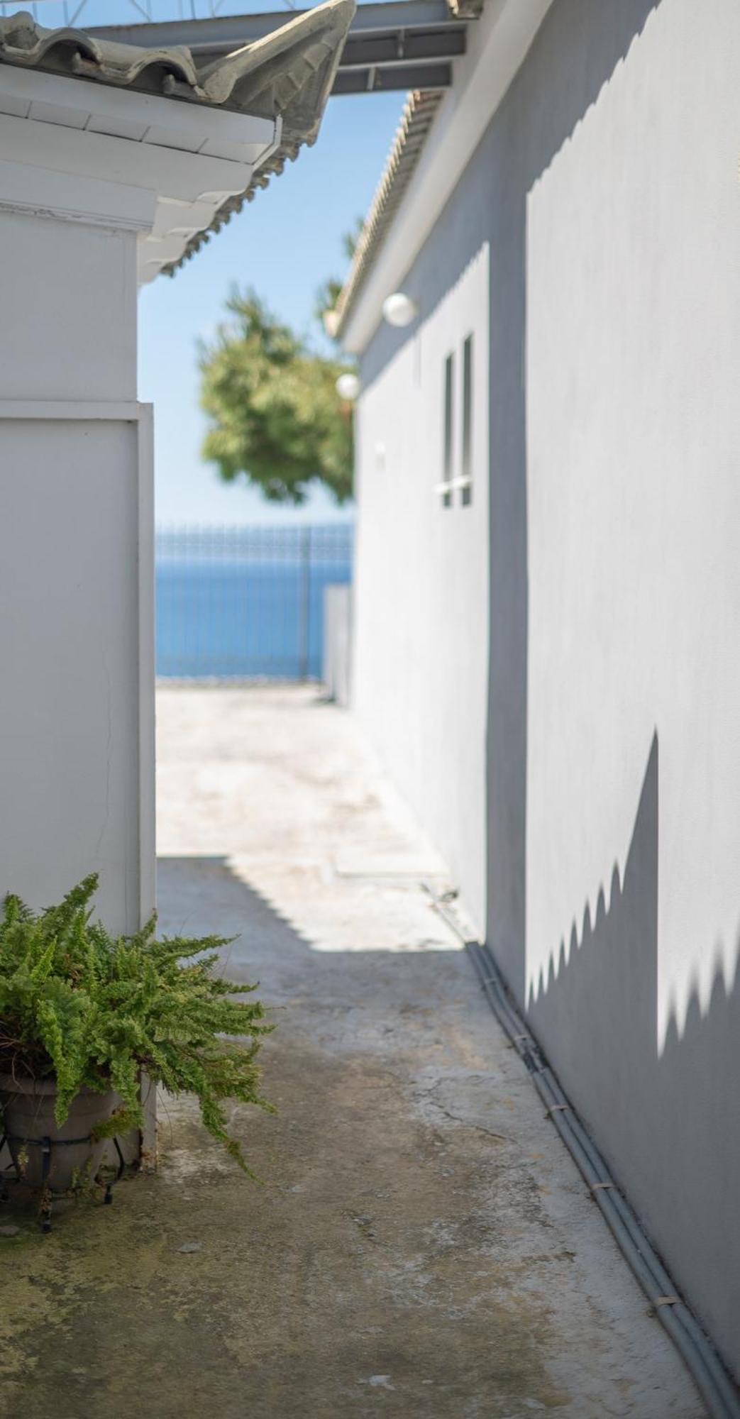 Pouletis Family Apartments - Akroyali Seaview Getaways Kalamáta Buitenkant foto