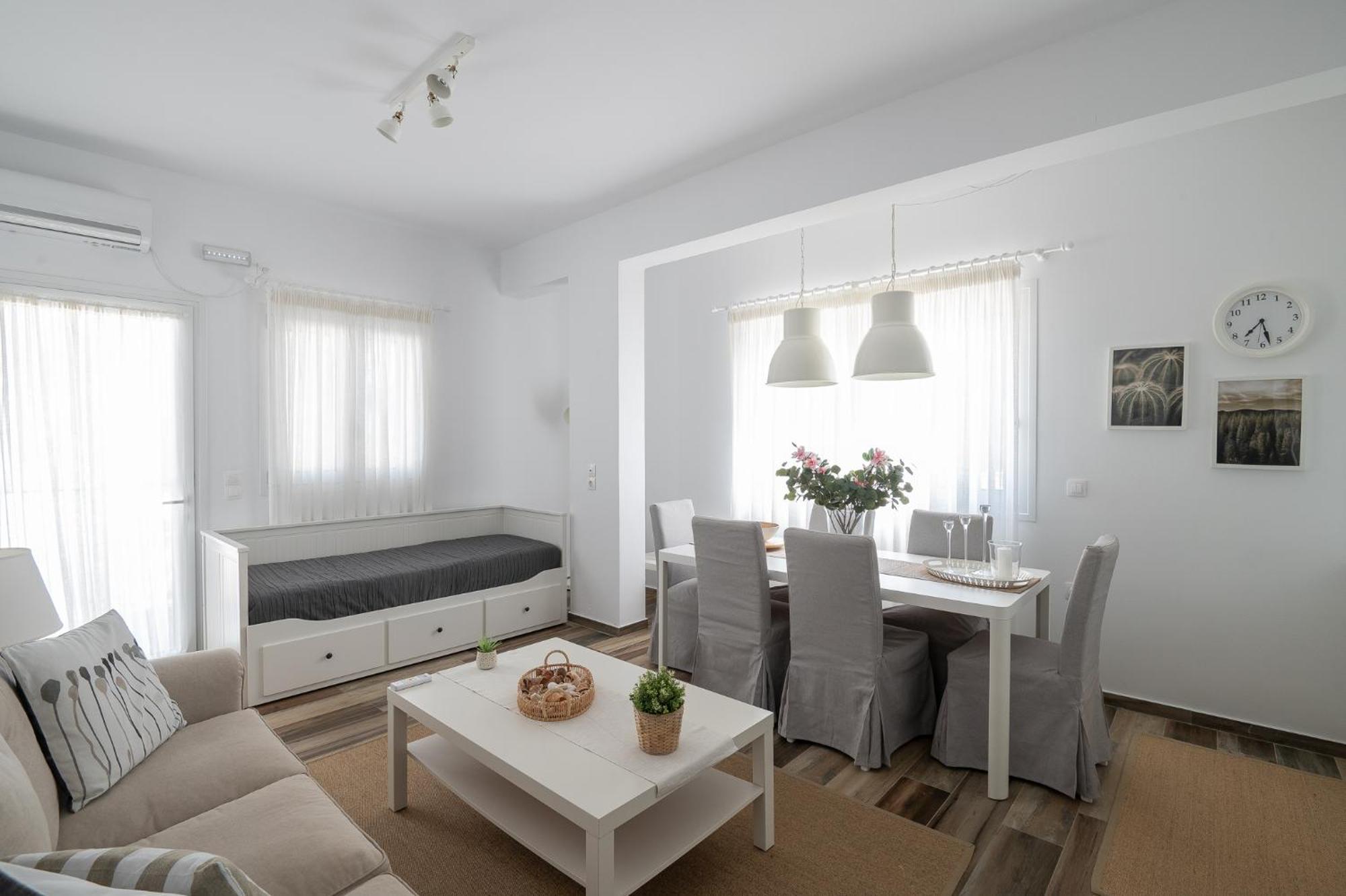 Pouletis Family Apartments - Akroyali Seaview Getaways Kalamáta Buitenkant foto