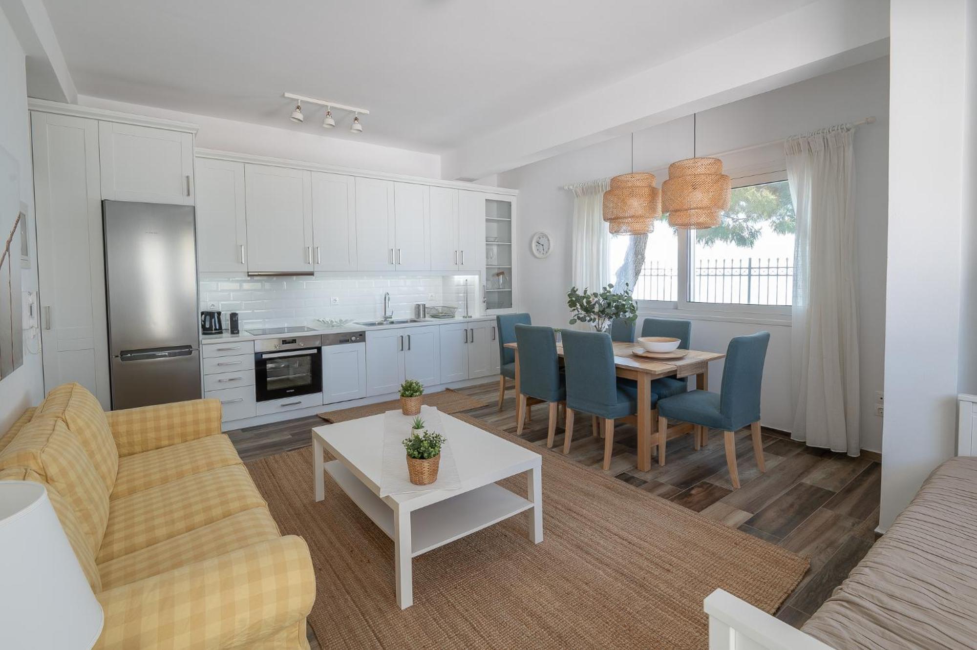 Pouletis Family Apartments - Akroyali Seaview Getaways Kalamáta Buitenkant foto