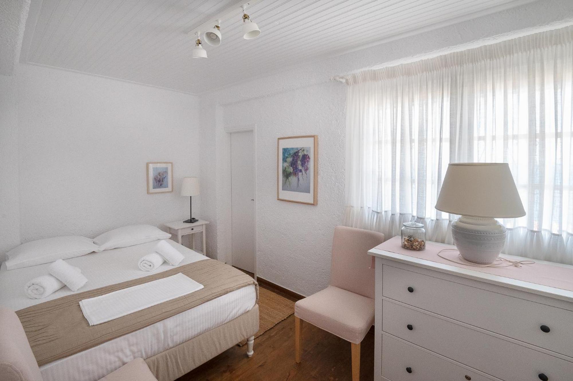 Pouletis Family Apartments - Akroyali Seaview Getaways Kalamáta Buitenkant foto