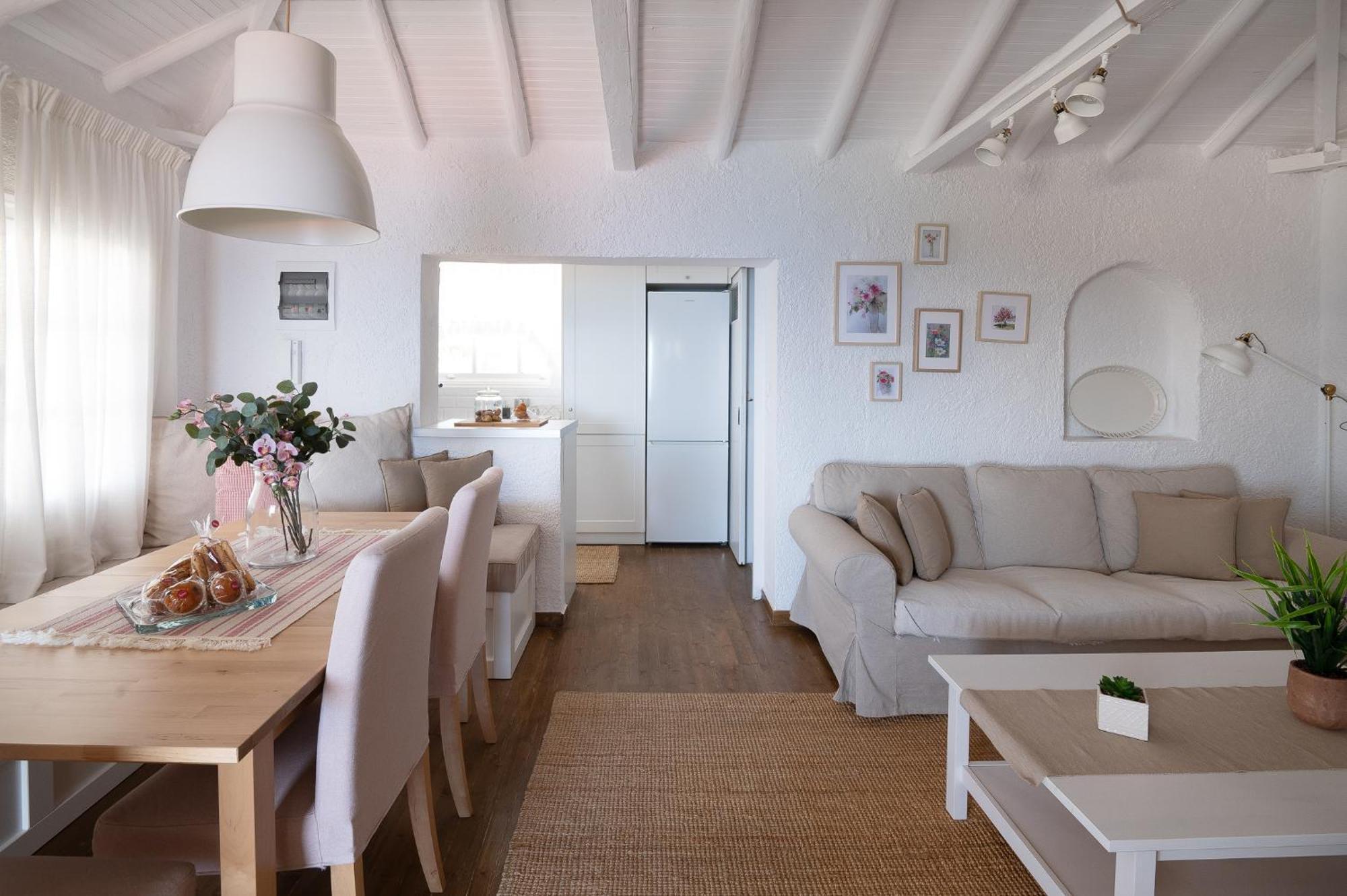 Pouletis Family Apartments - Akroyali Seaview Getaways Kalamáta Buitenkant foto