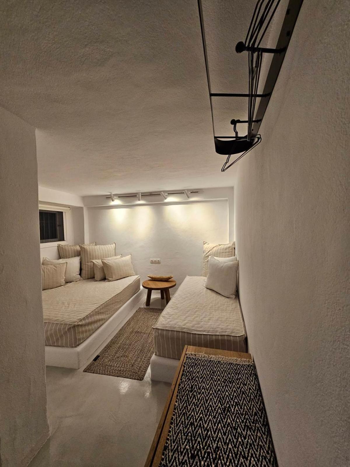 Pouletis Family Apartments - Akroyali Seaview Getaways Kalamáta Buitenkant foto