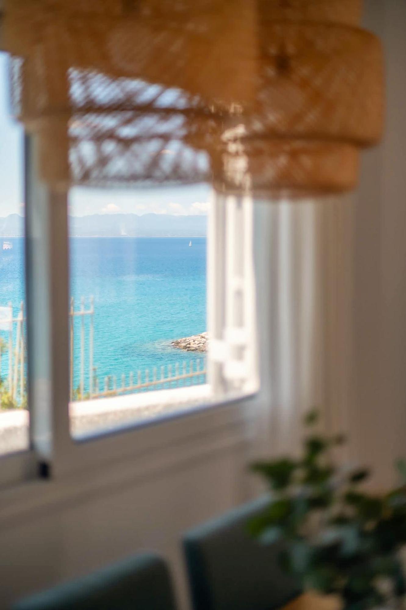 Pouletis Family Apartments - Akroyali Seaview Getaways Kalamáta Buitenkant foto