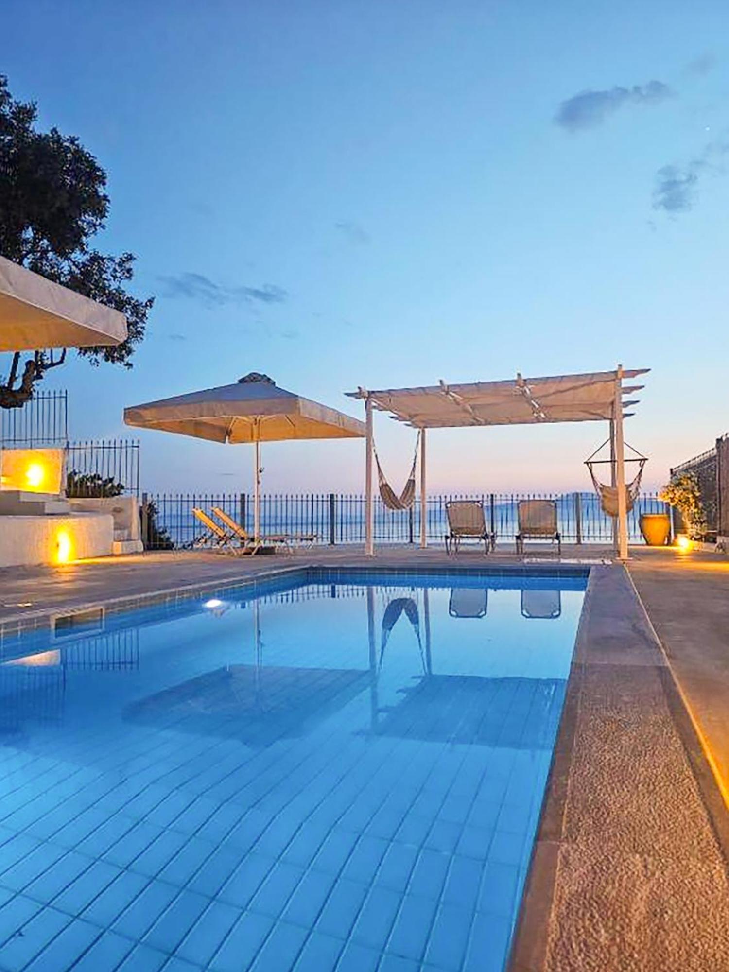 Pouletis Family Apartments - Akroyali Seaview Getaways Kalamáta Buitenkant foto