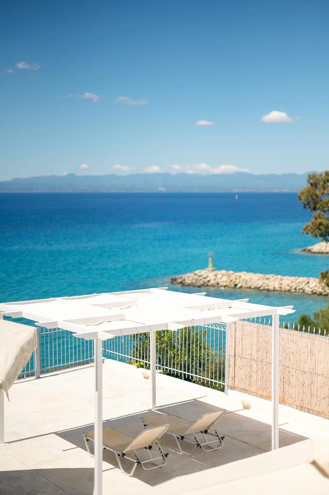 Pouletis Family Apartments - Akroyali Seaview Getaways Kalamáta Buitenkant foto